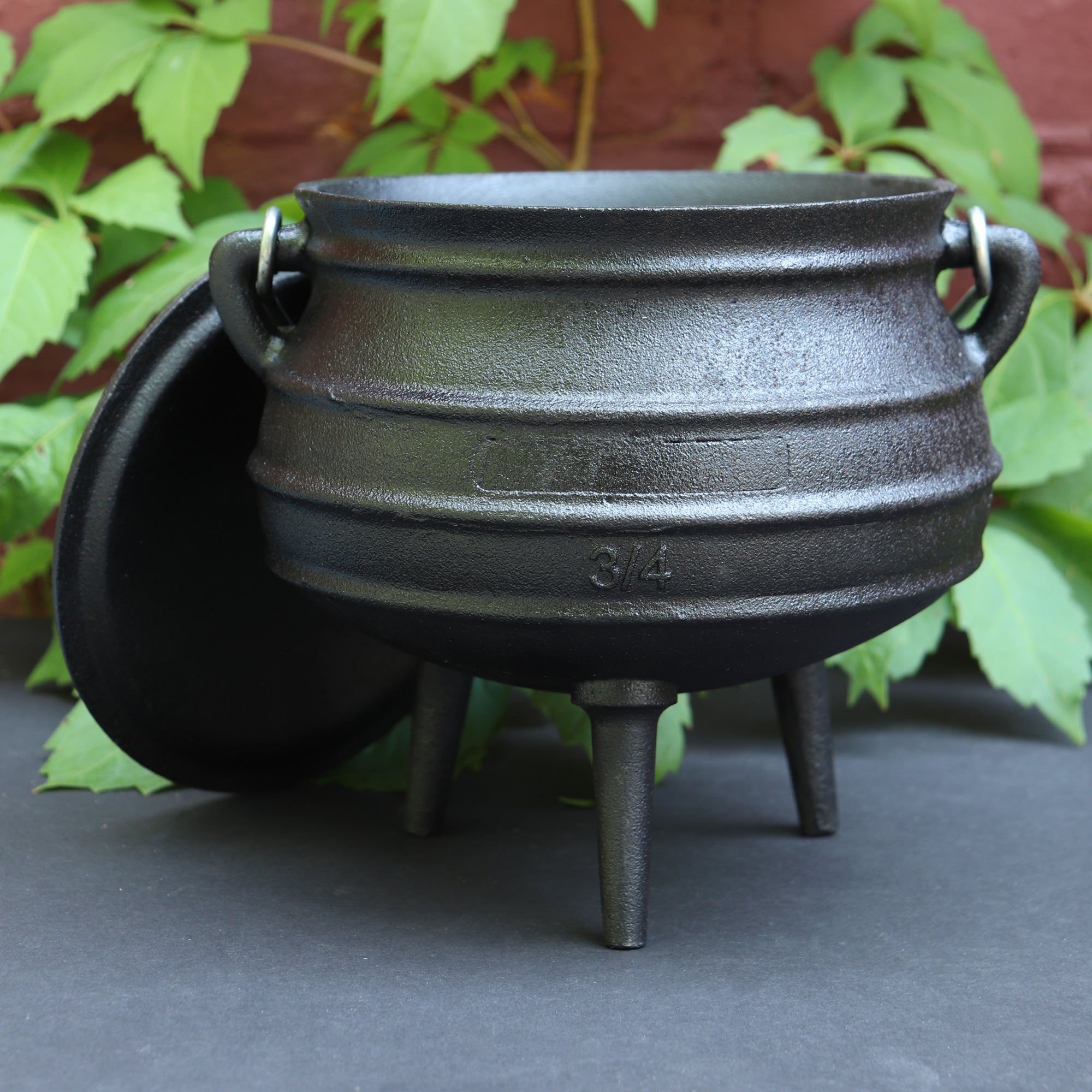 3/4 Potjie Cauldron - 13 Moons