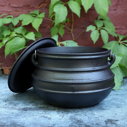 5 Quart Flat Bottom Cauldron - 13 Moons