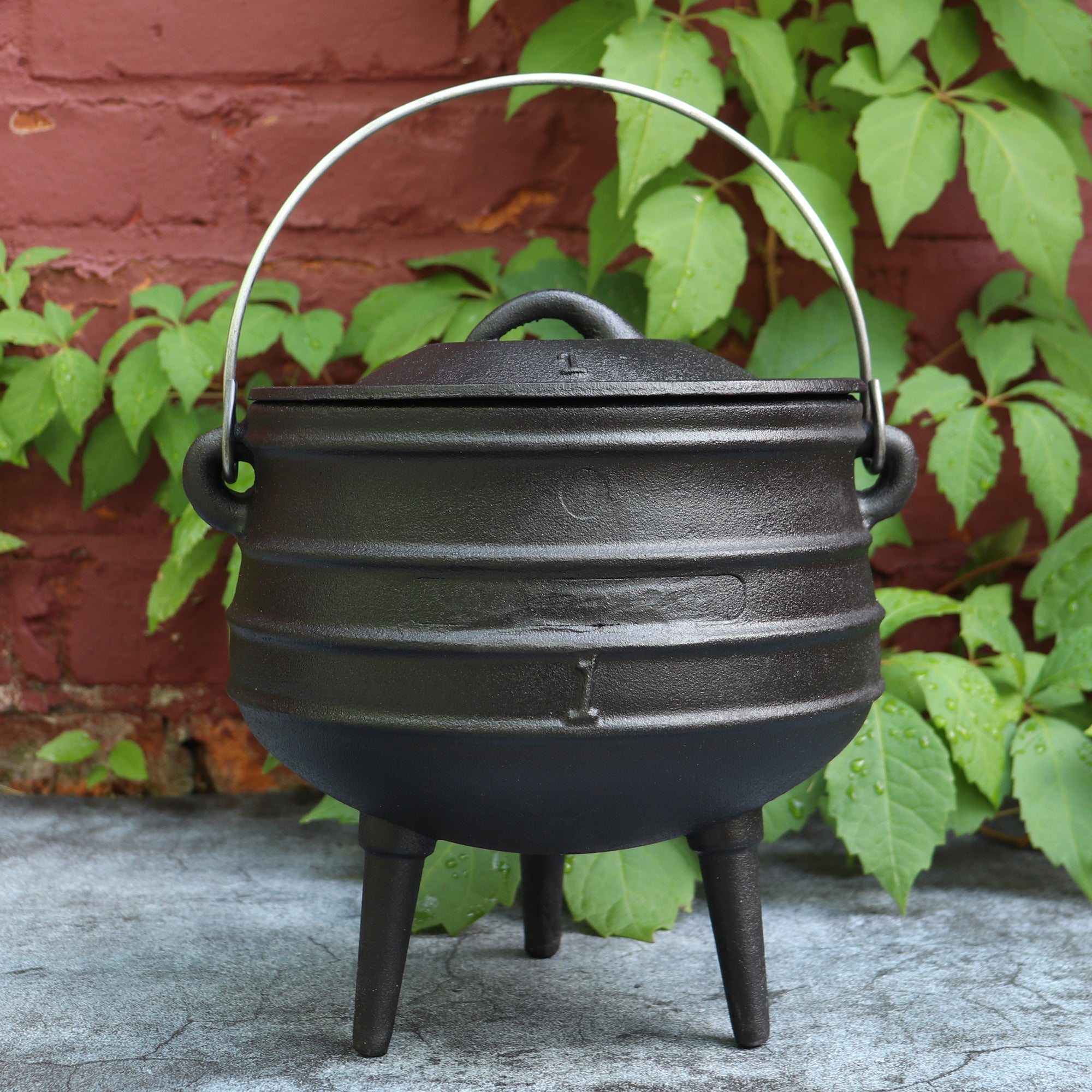 Size 1 Potjie Cauldron - 13 Moons